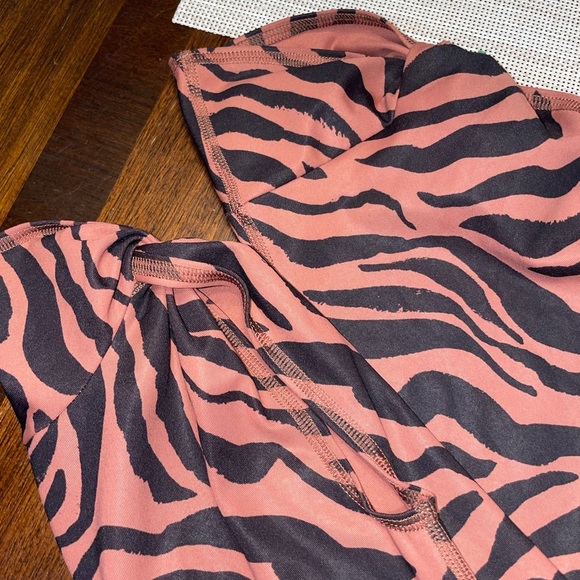 womans size medium fabletics leggings - Picture 3 of 4